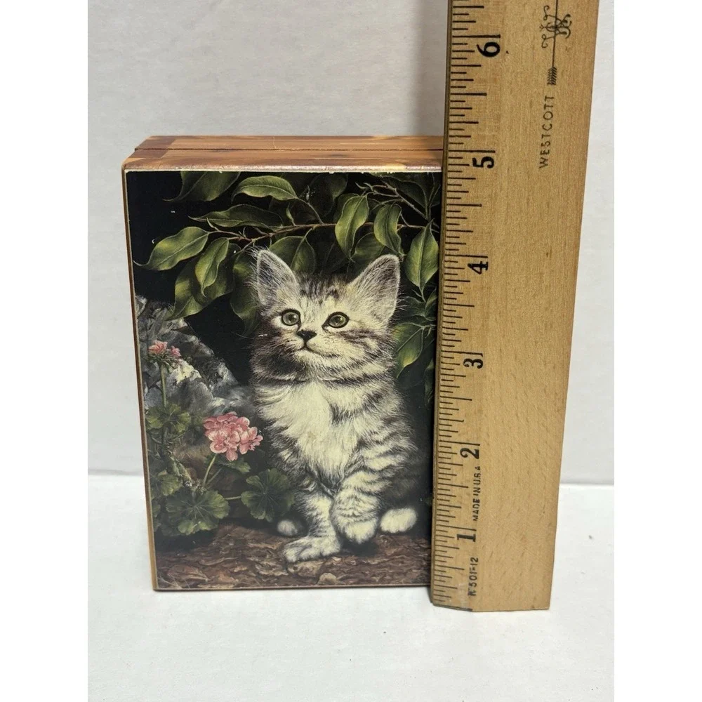 Cat kitty kitten keepsake jewerly trinket box cedar wood vintage‎